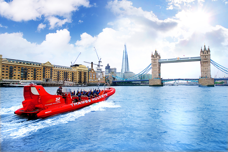 london travel boat